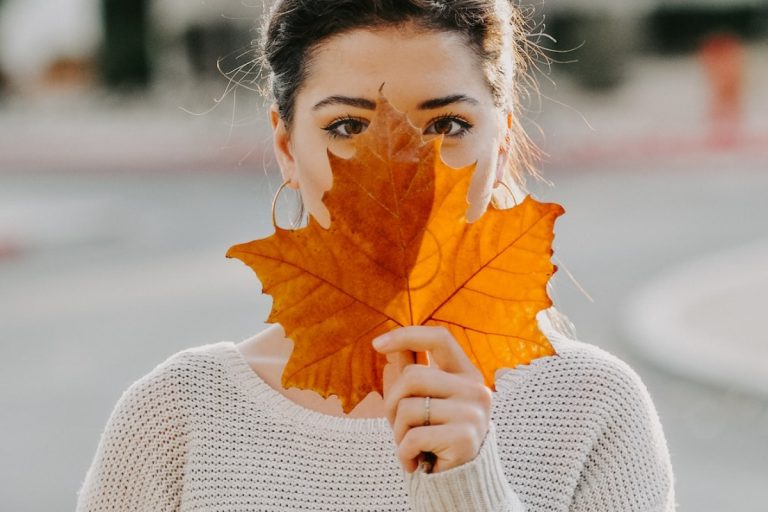 Titelbild zu „Hautpflege im Herbst: Was die Haut jetzt braucht“